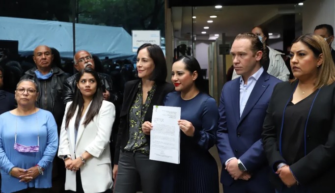 FOTO: TWITTER LÍA LIMÓN. .Los cinco alcaldes de nueve de oposición que no asistieron al Cuarto Informe de Gobierno de Claudia Sheinbaum ante el Congreso de la Ciudad de México explicaron las razones por las cuales tomaron esta decisión, entre las que destacan que castigaron a los habitantes de las Demarcaciones que perdió Morena, porque no ha sesionado el Cabildo, porque hay resentimiento y mal diagnostico de la realidad por parte de las autoridades capitalinas, porque hay persecución política y le apuestan a la peligrosa polarización social y política.