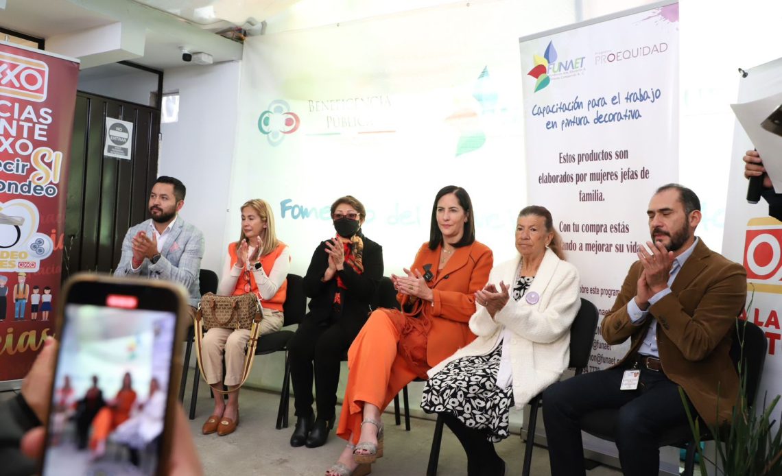 “La tecnología no es solo para las y los jóvenes”, afirmó la alcaldesa Lía Limón, al inaugurar el Salón de Cómputo para Adultos Mayores de la Fundación Arte, Educación y Talento Compartido (FUNAET), en Santa Rosa Xochiac.