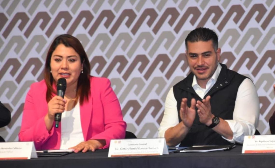 El Secretario de Seguridad Ciudadana de la Ciudad de México, Omar García Harfuch, estuvo presente en la presentación de la estrategia de seguridad con la alcaldesa de Tláhuac, Berenice Hernández Calderón.