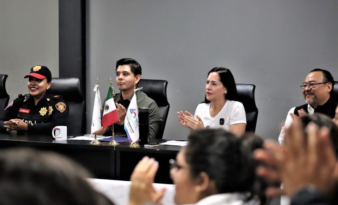 La alcaldesa Lía Limón encabezó este viernes la acción “Alcalde por un Día”, con jóvenes de diferentes demarcaciones de la Ciudad de México, esto en el marco del Festival de Juventudes Aliadas que culmina el próximo 31 de agosto.