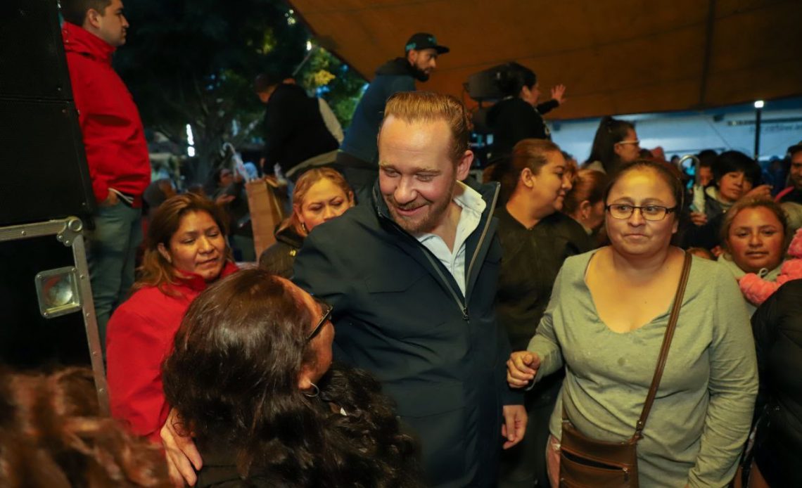 En su primera semana con licencia, el aspirante de la oposición a la candidatura para la Jefatura de Gobierno de la Ciudad de México, Santiago Taboada fue en dos ocasiones a Iztapalapa, el territorio de su eventual competidora Clara Brugada. FOTO: X / Taboada