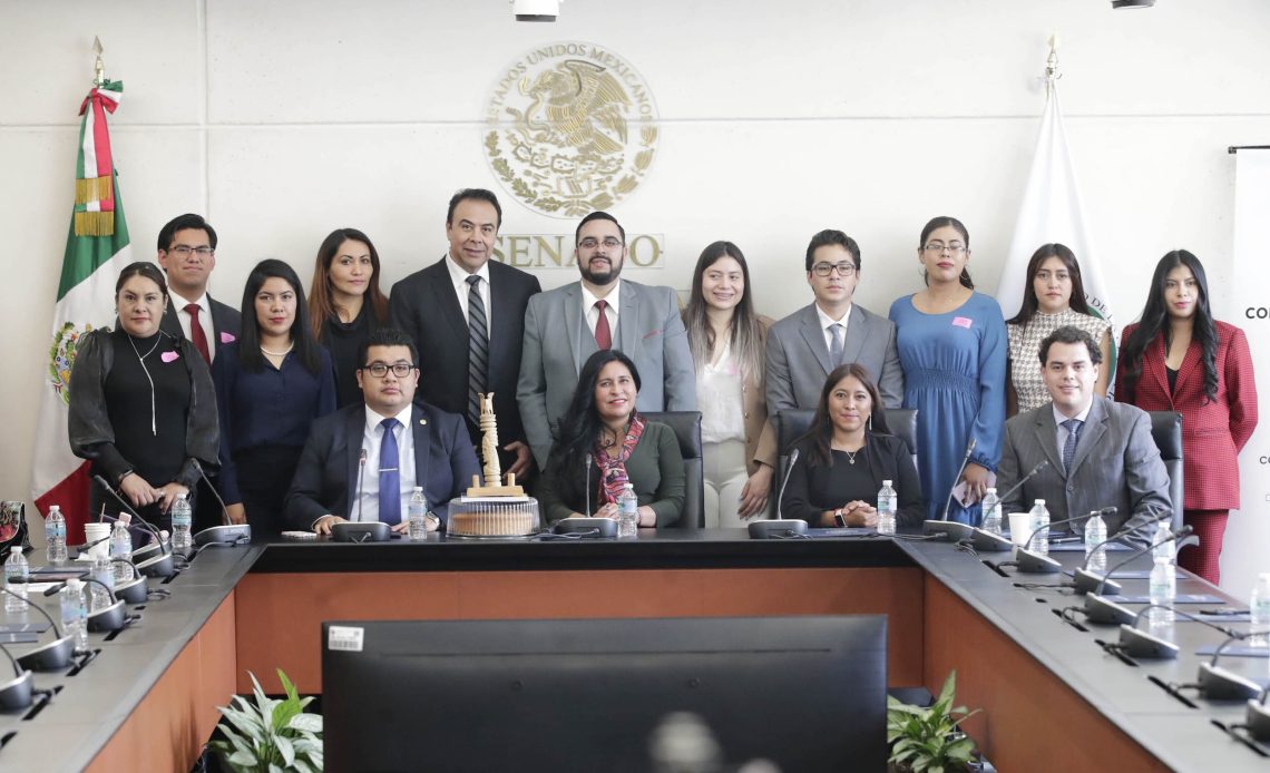 “Los invito a que, donde sea que ustedes estén construyendo, lo hagan desde la posibilidad de ser un mejor ciudadano y mexicano”, para tener una mejor familia, comunidad y país, expresó la presidenta del Senado, Ana Lilia Rivera. FOTO: Senado