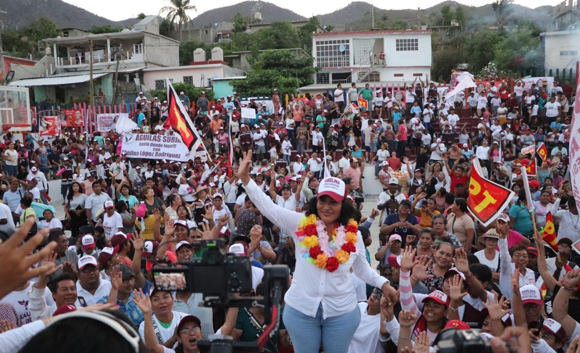 “Soy una mujer que siempre ha luchado por la justicia y conozco la ley, malinterpretan mi humildad con mi capacidad. La ley me ha dado la razón y hoy el Tribunal, la Sala Regional ha revocado la candidatura de Yoshio y de Carlos Granda", expuso Abelina. FOTO: Especial