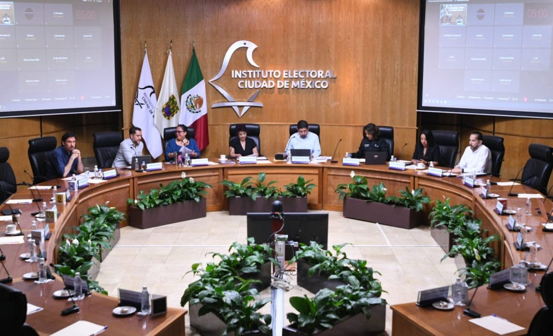 Nos cuentan que en la dirigencia de Morena en la Ciudad de México tienen un análisis jurídico sobre el “regalito” de siete diputados plurinominales que les dieron cinco de los consejeros electorales de la Ciudad de México, votación dividida, que contó con la oposición de dos consejeras.