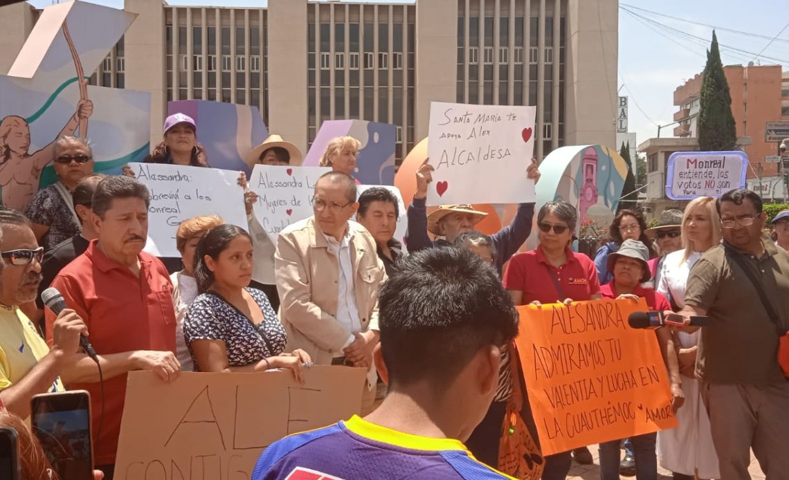 Vecinos de la Alcaldía Cuauhtémoc se manifestaron en defensa del voto a favor de la opositora Alessandra Rojo de la Vega, quien ganó los comicios del pasado 2 de junio, y anunciaron que van a promover juicios para la protección de los derechos políticos de los ciudadanos ante la autoridad electoral. FOTO: Especial