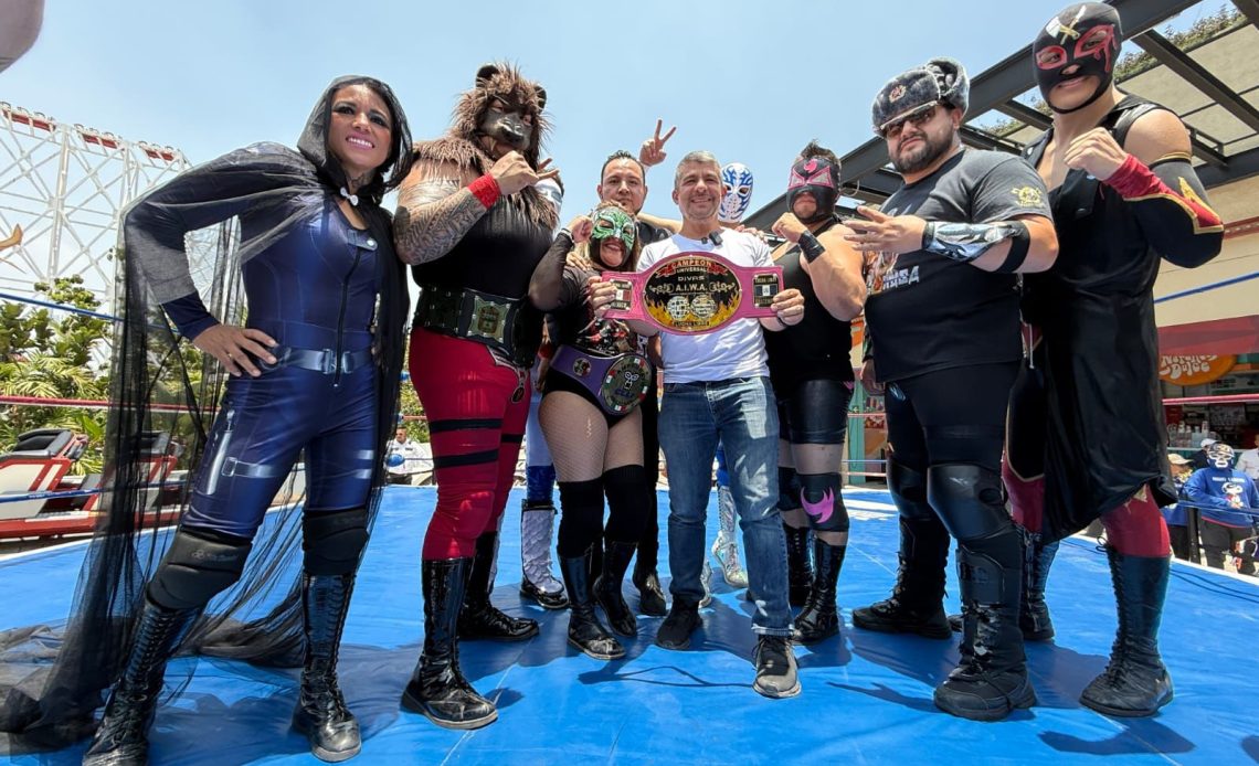 Mauricio Tabe, alcalde en Miguel Hidalgo, celebró este sábado con más de mil 500 niñas y niños el Día del Niño en el Parque Aztlán, donde disfrutaron de los juegos mecánicos y atracciones, así como de una exhibición de lucha libre, la presentación de una obra de teatro y de la 1a. Orquesta Comunitaria de esta demarcación. FOTOS: Especial
