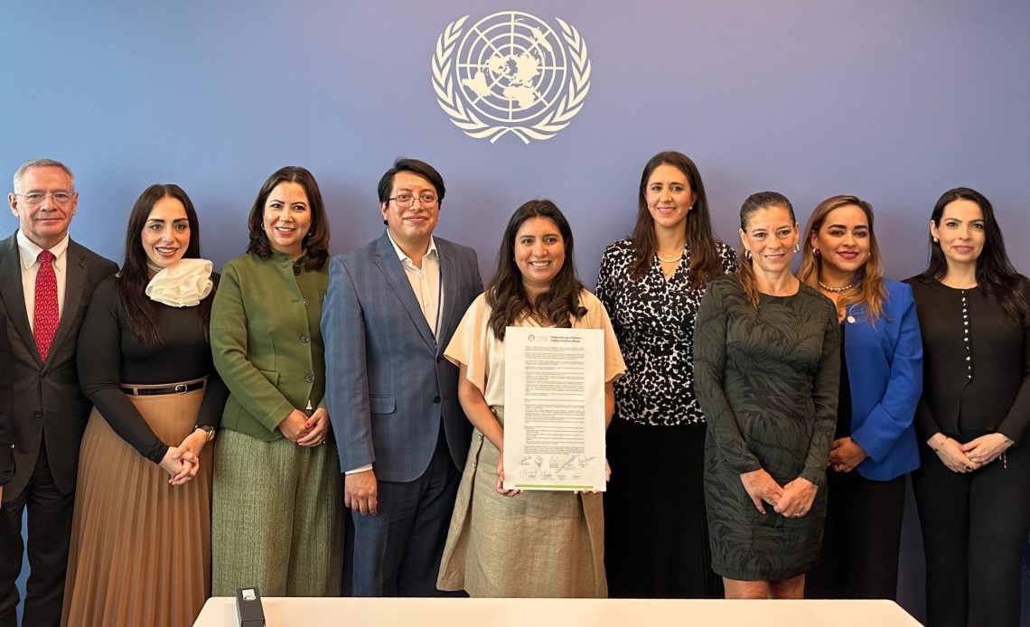 El día jueves 15 de mayo, la diputada panista Laura Álvarez se reunió con expertos de todo el mundo, en materia de ciudades familiarmente sostenibles, en el evento del “Día Internacional de la Familia” en la sede de la Organización de las Naciones Unidas (ONU) en Nueva York. FOTOS: Especial