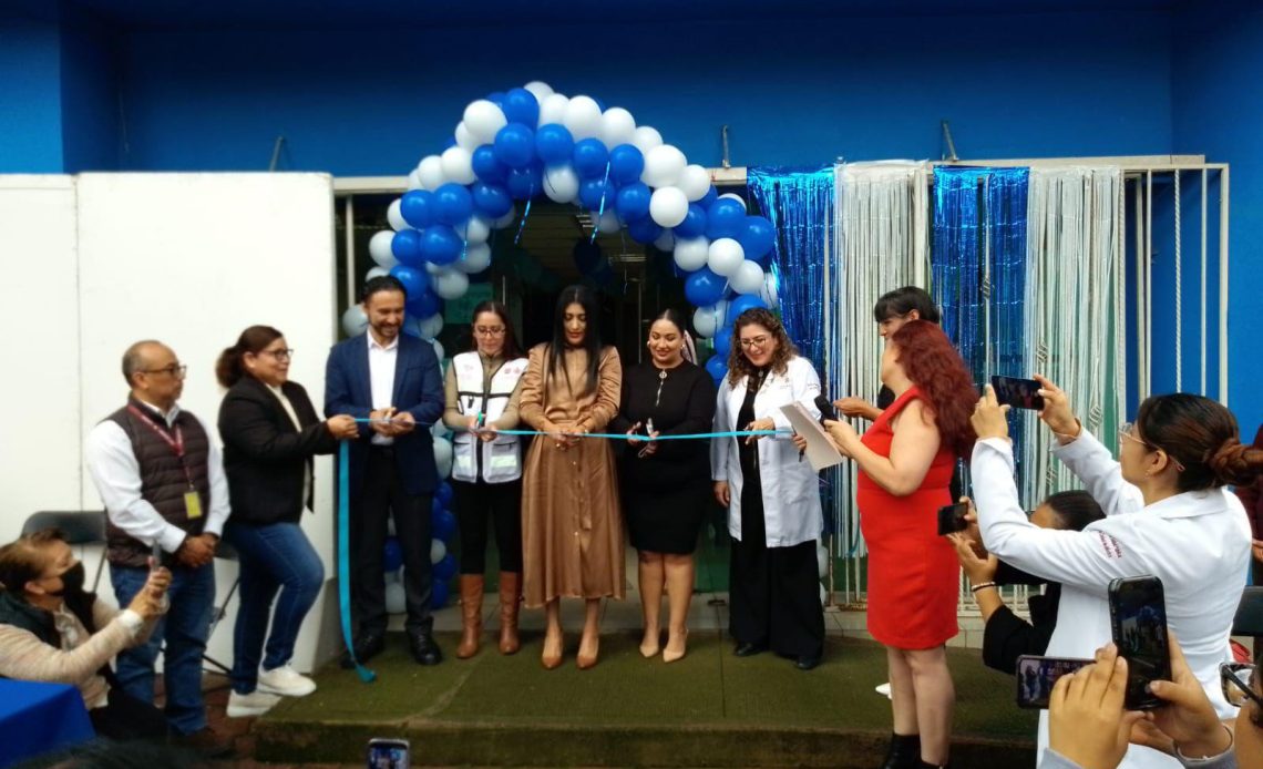 Yenny Guerrero, encargada del área de Programas Preventivos y Capacitación del CAIA, subrayó que el centro va más allá de atender a personas consumidoras: