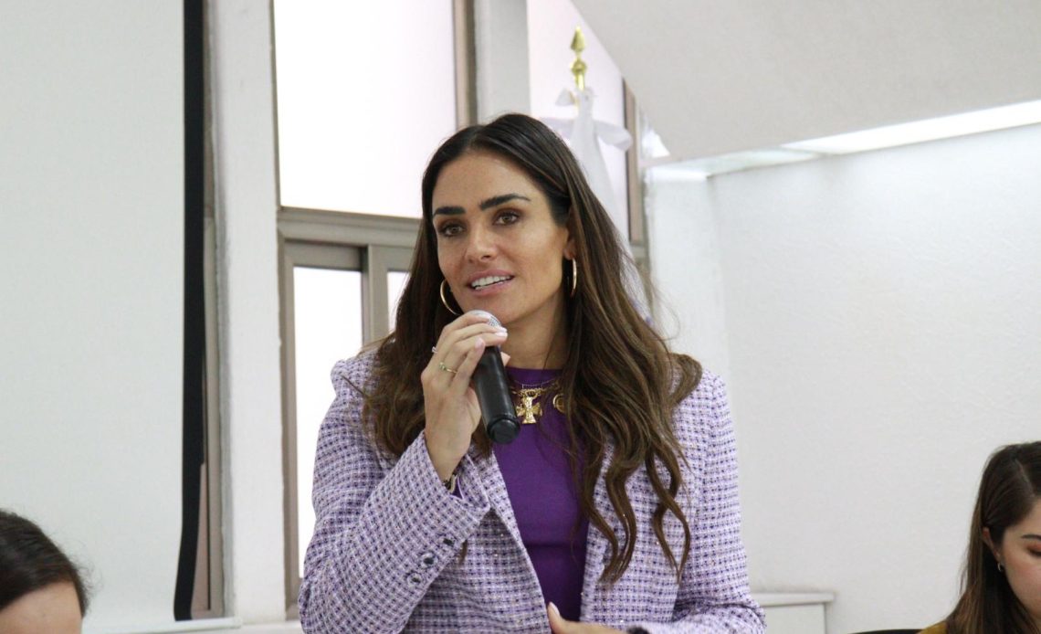 Durante la Séptima Sesión del Gabinete Violeta, la alcaldesa Alessandra Rojo de la Vega presentó resultados del programa Reacción Violeta, estrategia implementada en la Alcaldía Cuauhtémoc que ha respondido, atendido y acompañado a casi medio millar de mujeres, adolescentes y niñas víctimas de violencia de género.