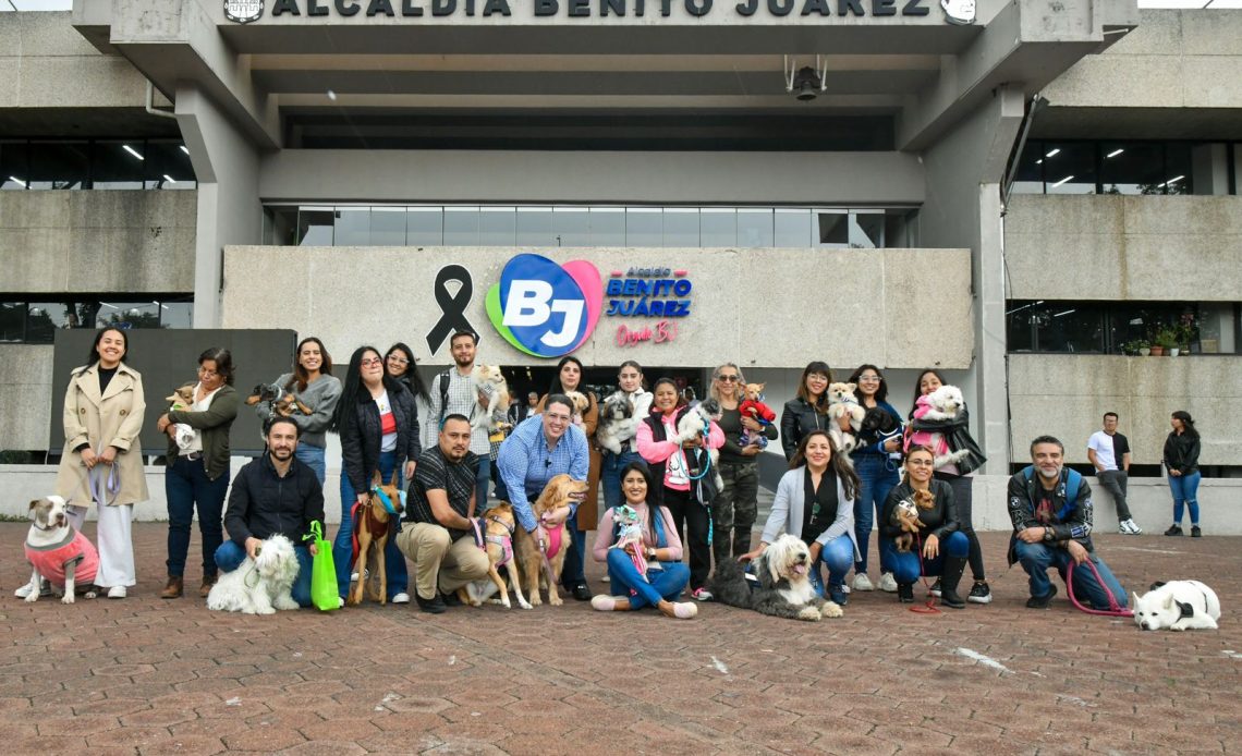 El alcalde Luis Mendoza buscará la certificación oficial para que la alcaldía sea ‘pet friendly’, según anunció este Día Mundial de Llevar a tu Perro al Trabajo.