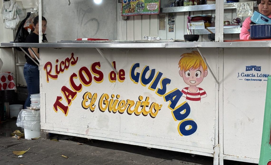 “El ataque a los rótulos fue una tentativa de homicidio cultural. Hoy decimos con hechos: la Cuauhtémoc no se borra, se pinta con orgullo”, afirmó la alcaldesa durante el anuncio del programa, en el Mercado San Juan, el pasado octubre.