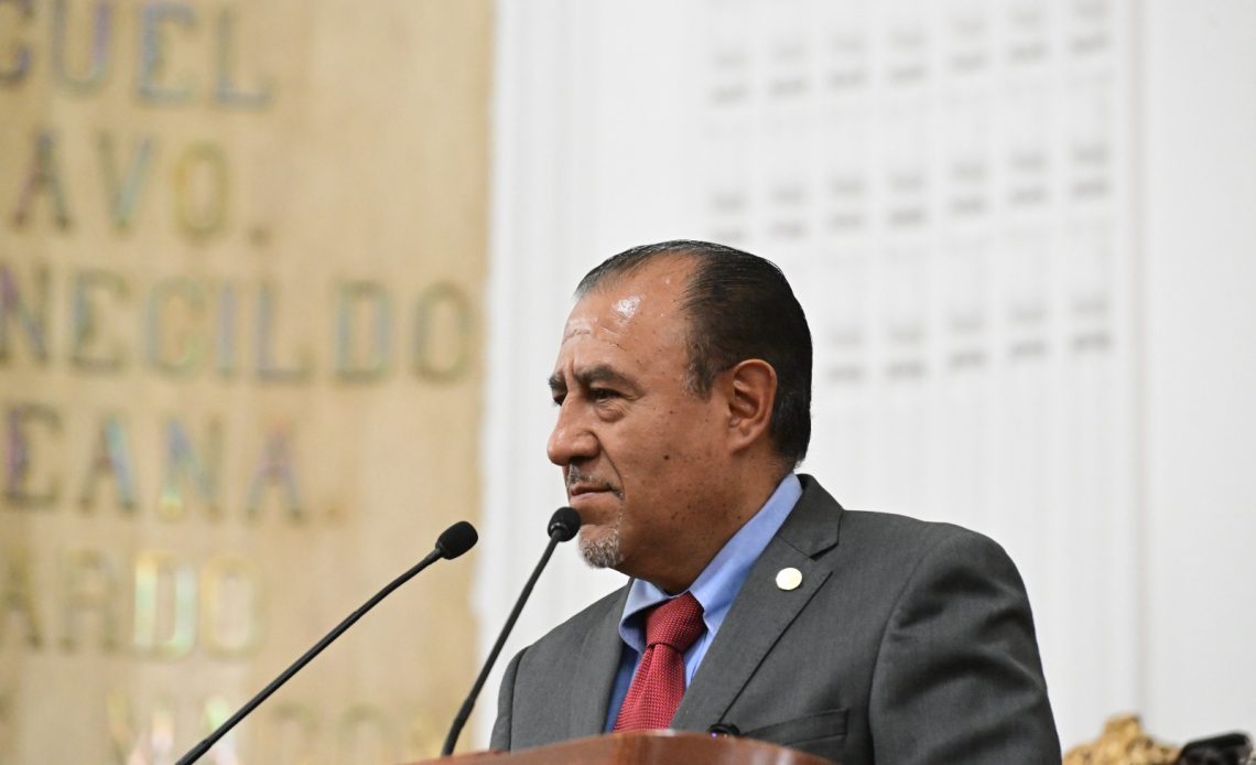 El legislador Pablo Trejo Pérez (PRD) advirtió el crecimiento exponencial del parque vehicular en la metrópoli, que actualmente supera los 6.4 millones de unidades, particularmente automóviles y motocicletas, lo que genera desafíos para la seguridad vial y la movilidad urbana. FOTO: Especial