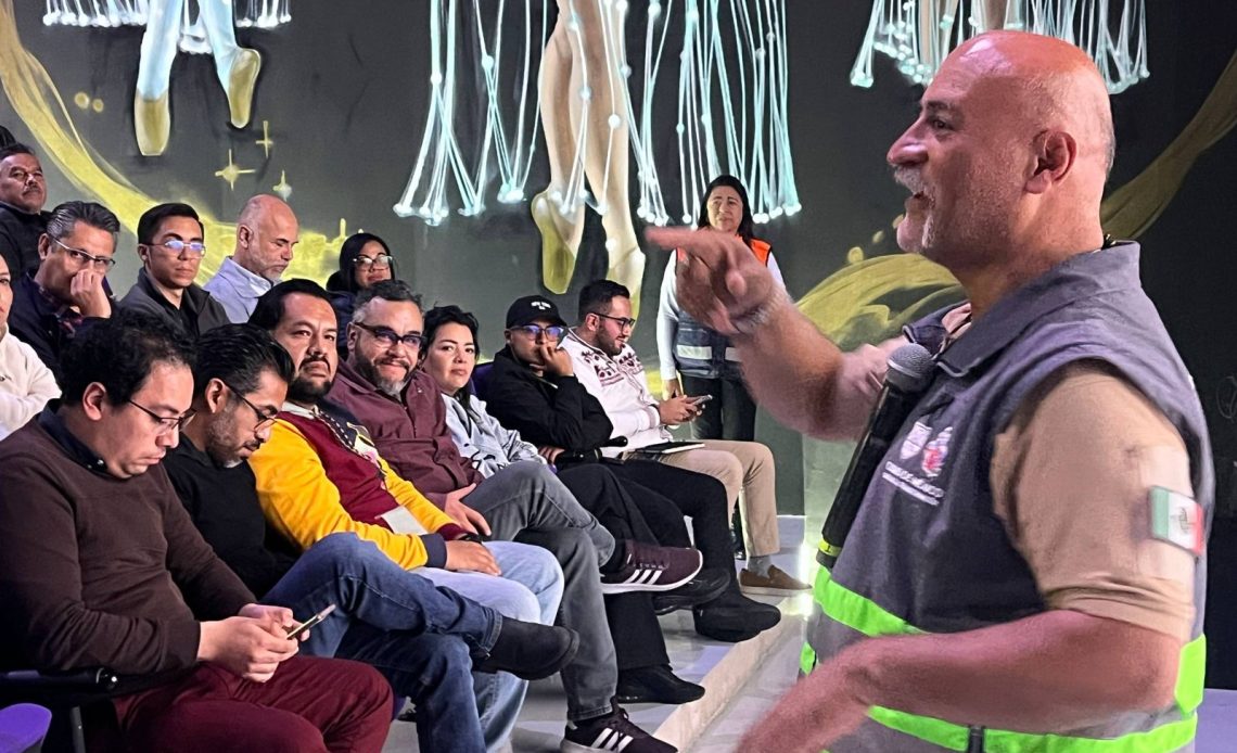 El día de hoy se llevó a cabo la primera capacitación a la estructura de la alcaldía con el “Sistema de Comando de Incidentes (SCI)” impartido por José Vázquez de la Secretaría de Gestión Integral de Riesgos y Protección Civil la Ciudad de México. FOTOS: Especial