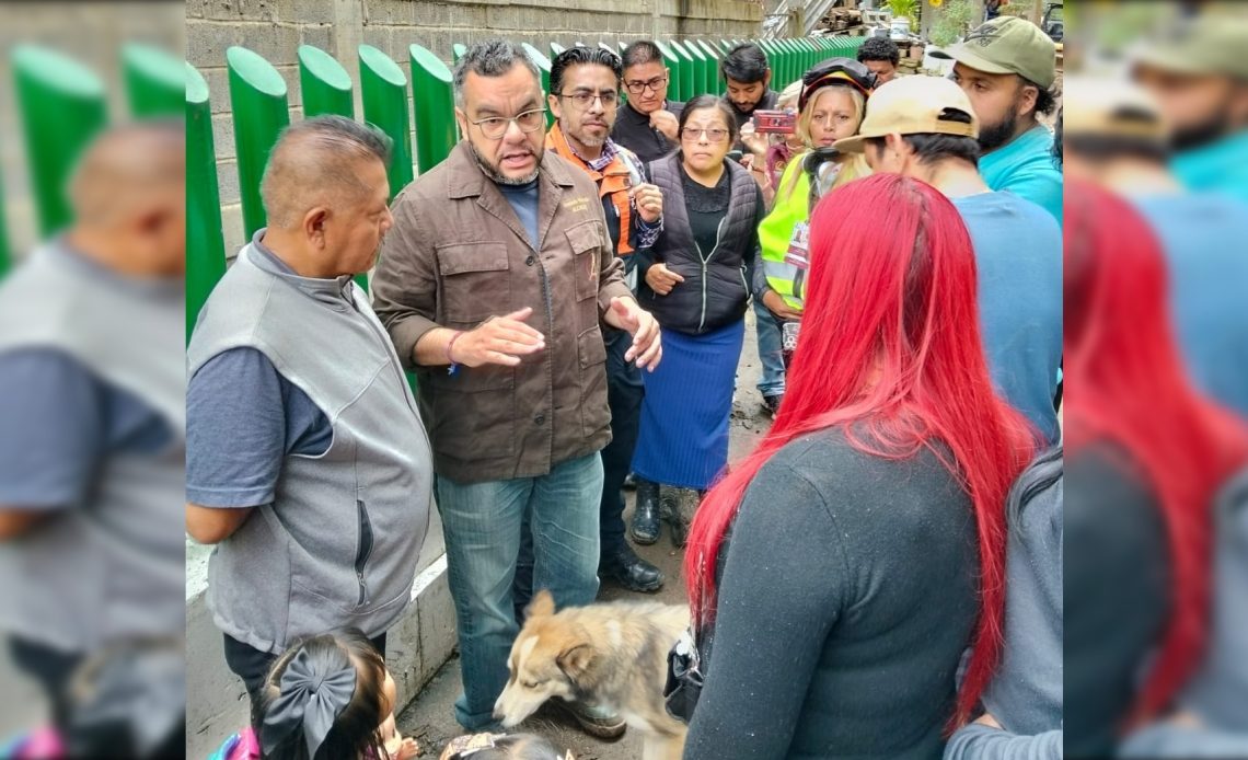 Encabezado por el alcalde Fernando Mercado, se realizan trabajos para el retiro de escombros tras deslizamiento de tierra en la ladera de la Col. Ixtlahualtongo. FOTOS: Especial