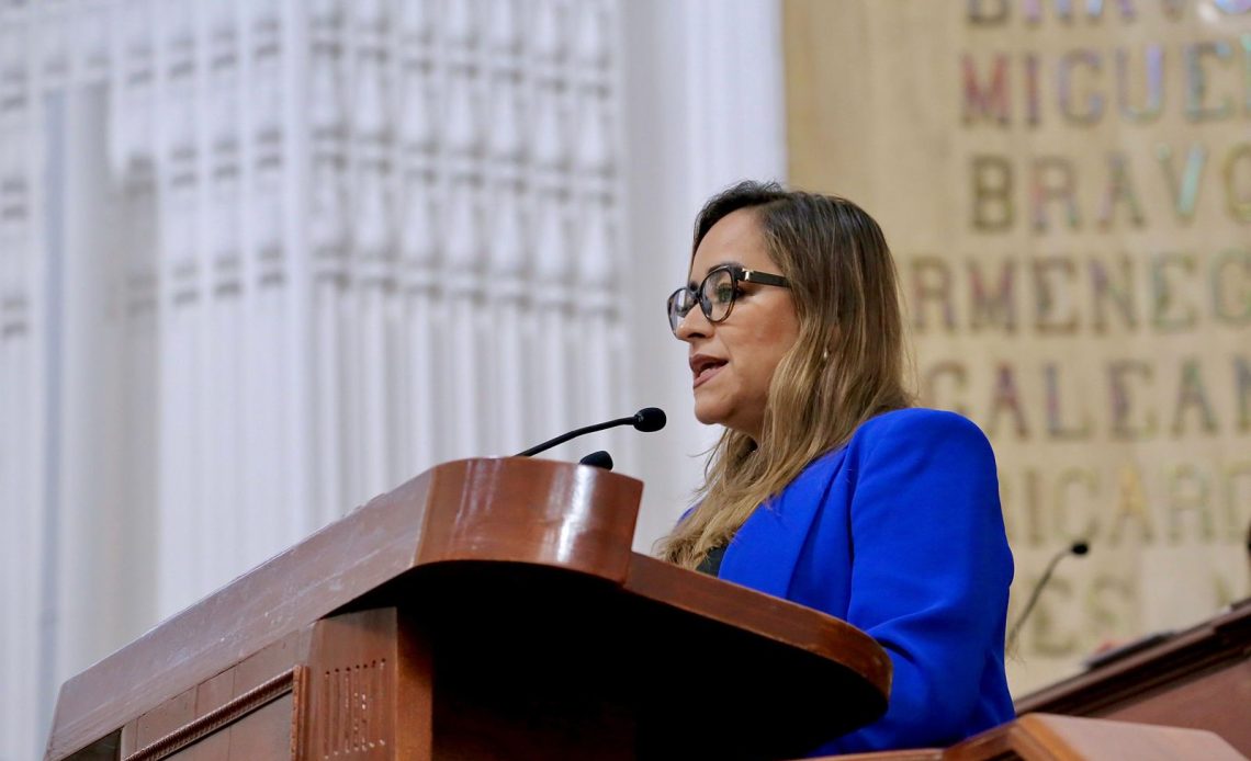 Laura Álvarez exige descongelar iniciativa de aguinaldo exento de impuestos.