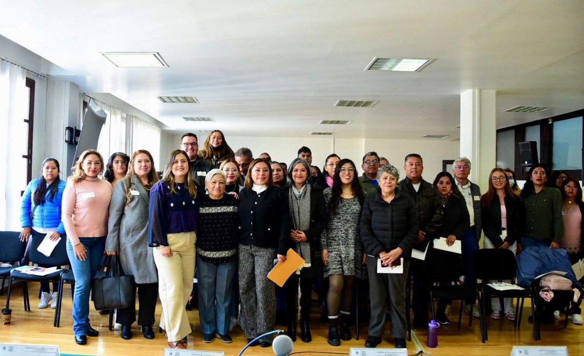Con el objetivo de fortalecer la atención institucional que se brinda a la ciudadanía capitalina, especialmente a mujeres que enfrentan situaciones de violencia y acuden a los módulos legislativos como primer punto de contacto, la diputada Juana María Juárez López (MORENA) convocó al curso “Derecho de las Mujeres a una Vida Libre de Violencia”, dirigido al personal de estos espacios.