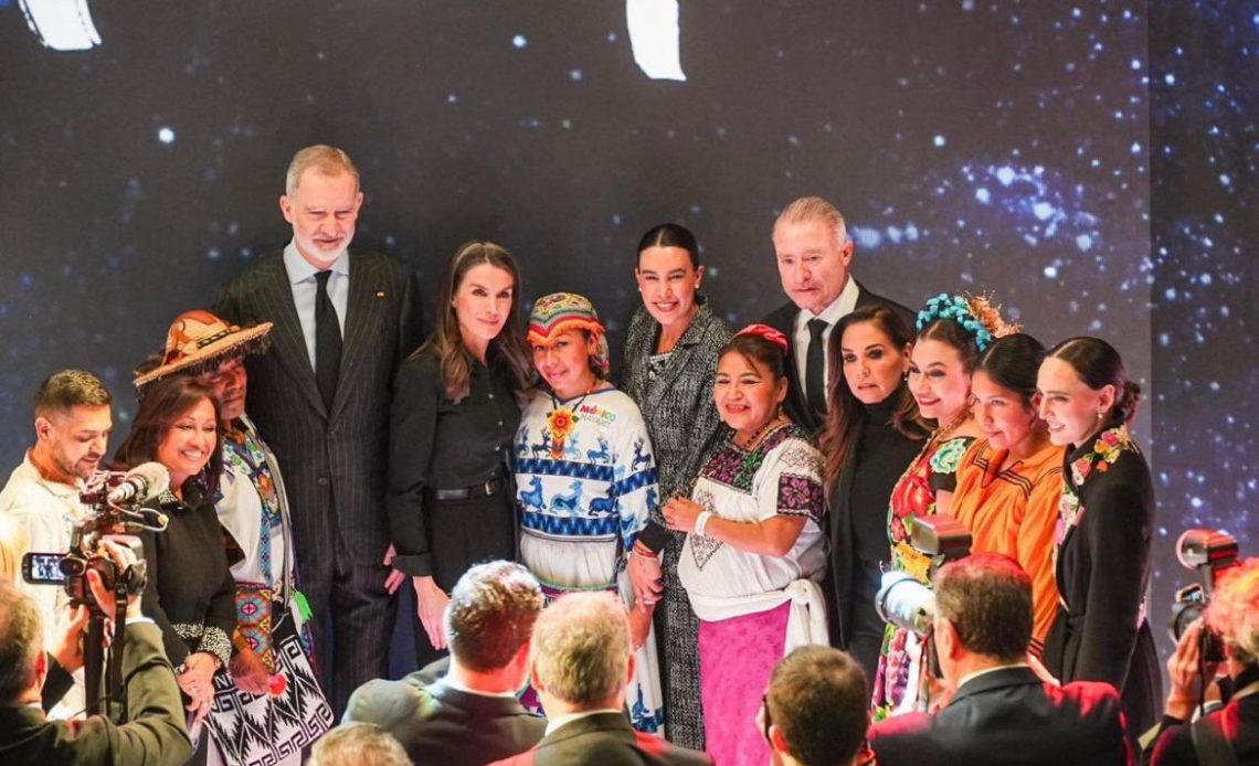 Tras casi 7 años de la publicación de la carta donde el gobierno de México pidió al Reino de España que ofreciera disculpas por lo ocurrido durante “La Conquista”, este jueves autoridades de ambos países se estrecharon la mano en la FITUR 2026. FOTOS: El Independiente / CDMX Magacín