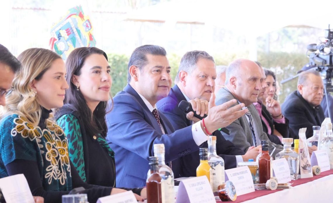 En su mensaje, el gobernador Alejandro Armenta Mier, subrayó que su administración está convencida de que con estos vuelos Puebla se convierte en un punto de conexión que permite acercarse a los migrantes de Nueva York, Los Ángeles y Houston, de cara a la nueva realidad económica y al Mundial 2026.