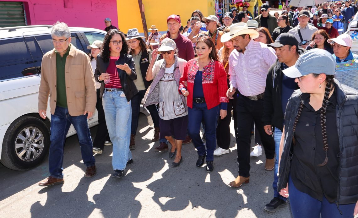 La jefa de Gobierno, Clara Brugada, supervisó hoy las obras de construcción de la Utopía del Maíz, que se edifica en el pueblo de San Miguel Topilejo, en la alcaldía Tlalpan, en un terreno de 44 mil metros cuadrados, y en donde se ubicarán instalaciones y servicio en beneficio de los habitantes de esta comunidad. FOTOS: Especial
