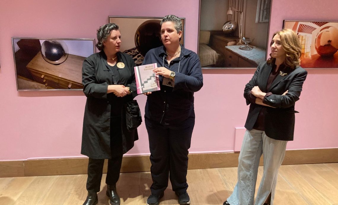 Fundación Casa de México en España presentó este jueves la exposición Adorado Barragán del dúo de artistas mexicanas Lake Verea. Se trata de una exposición de 12 fotografías de la casa estudio Luis Barragán, considerada patrimonio mundial por la UNESCO desde el año 2004. FOTOS: Especial