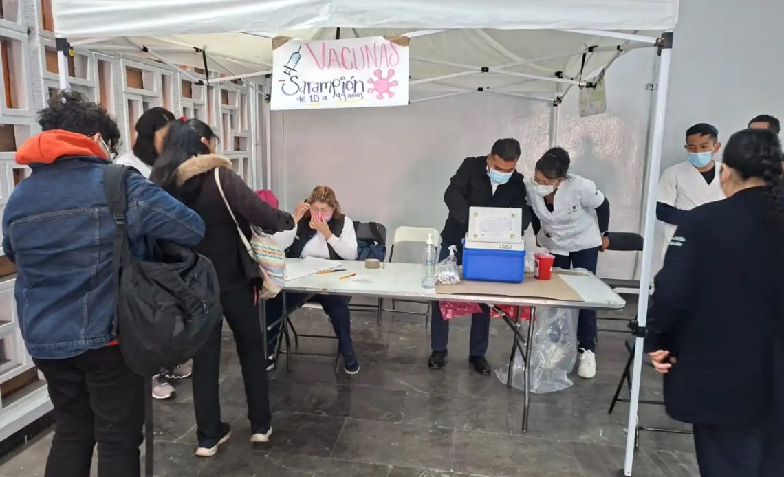 La jefa de Gobierno, Clara Brugada Molina, informó que a partir del próximo domingo arrancará formalmente una gran campaña de vacunación preventiva contra el sarampión, como una medida anticipada para proteger a la población ante los brotes registrados en distintos estados del país.