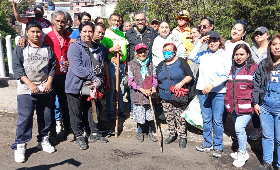 La Alcaldía La Magdalena Contreras llevó a cabo la Jornada de Limpieza de la Barranca Anzaldo, la cual arrancó esta mañana en la colonia El Ocotal, con la participación de autoridades, comuneras y comuneros, así como vecinas y vecinos comprometidos con el cuidado del entorno.