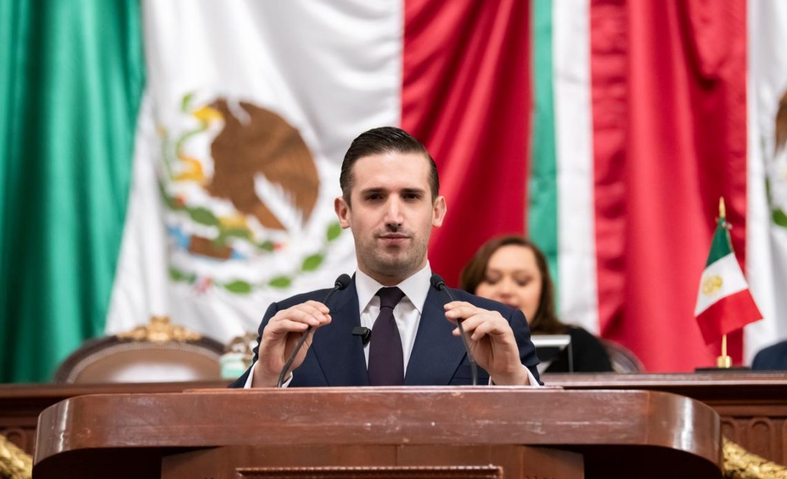 Pedro Haces impulsa mayor inclusión en comercios CDMX para animales de asistencia