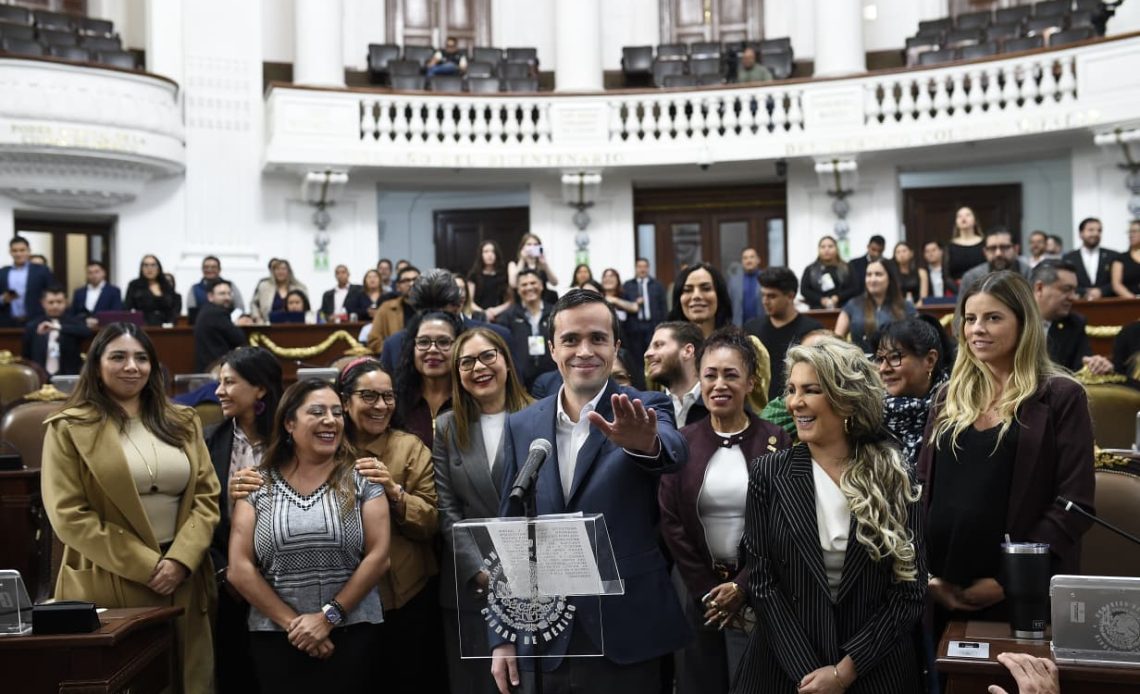 Jorge Armando Rocha demuestra tan poco interés en su responsabilidad como titular de la General del Canal del Congreso, que ni siquiera en días de sesión se aparece por el recinto legislativo, hecho evidente para cualquiera de los 66 diputados que votaron por su nombramiento. FOTO: Especial