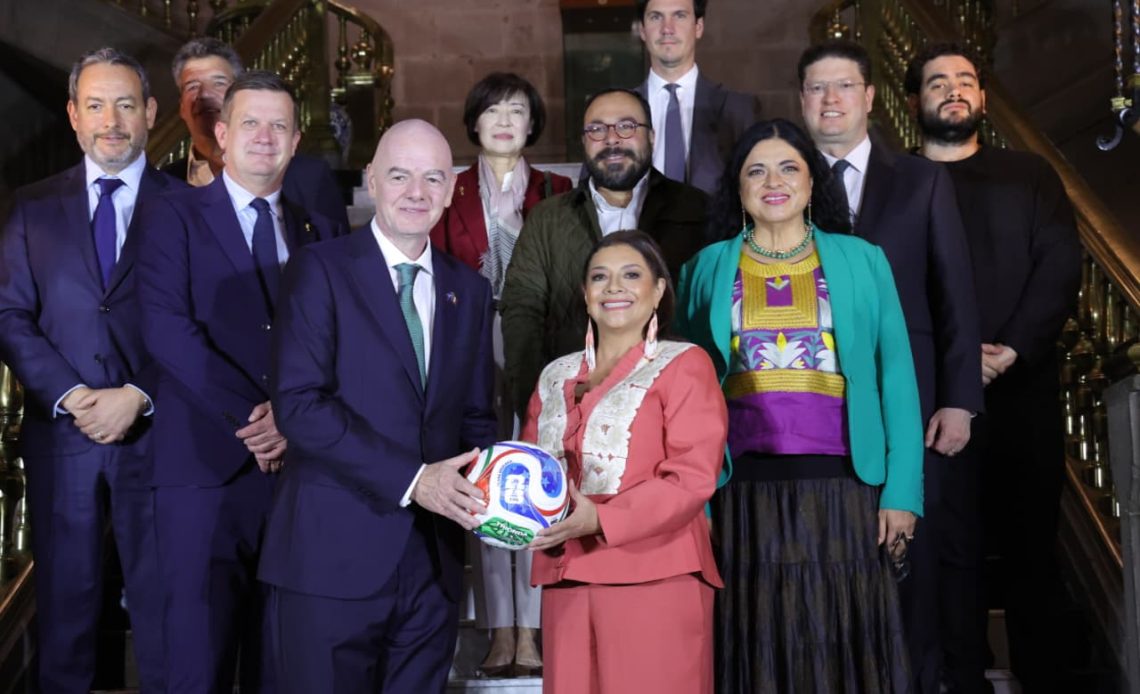 “Hoy por la tarde tenemos una evaluación detallada, sobre qué tenemos que reforzar, qué tenemos que mejorar, con el objetivo de atender posibles cuellos de botella y garantizar una experiencia segura y eficiente para asistentes y ciudadanía en general”, expuso Brugada. FOTO: Especial