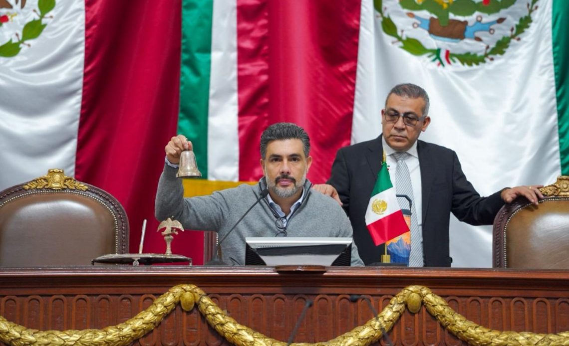 Si Morena quisiera ajustar cuentas con el PVEM, el marco legal del Congreso de la Ciudad de México les permitiría tumbar al diputado Jesús Sesma de la Presidencia de la Mesa Directiva. FOTO: Especial