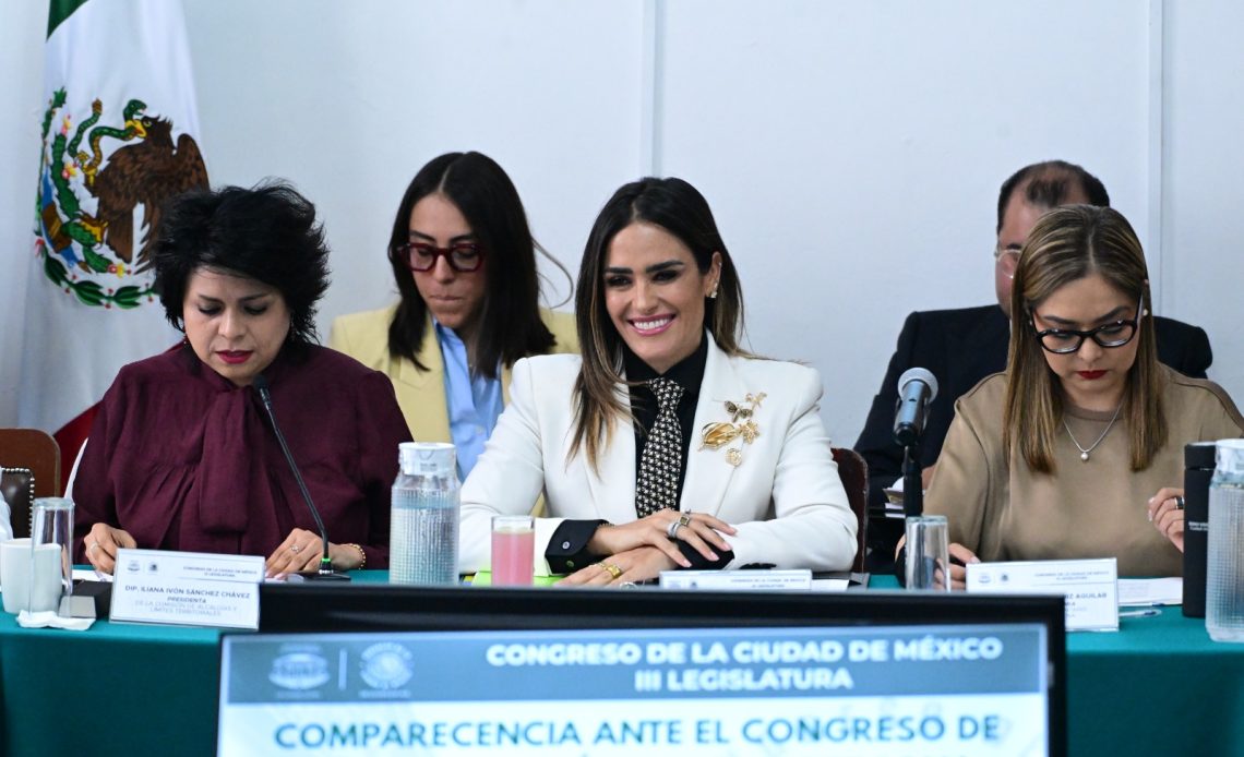Pero tres Doritos después, o sea el 29 de abril, la narrativa cambió: desde ese día está Morena contra la pared, luego de que la Corte del Sur de Nueva York solicitó la detención con fines de extradición del gobernador morenista de Sinaloa, Rubén Rocha Moya; del senador Enrique Inzunza y otros ocho funcionarios y exfuncionarios. FOTO: Especial