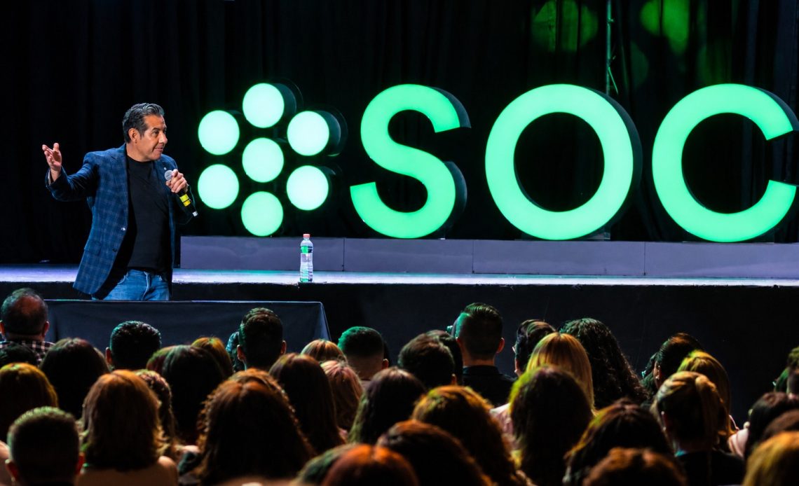 Durante su participación, Rosado reconoció el esfuerzo de los asistentes y destacó el valor del trabajo individual y colectivo. FOTO: Especial