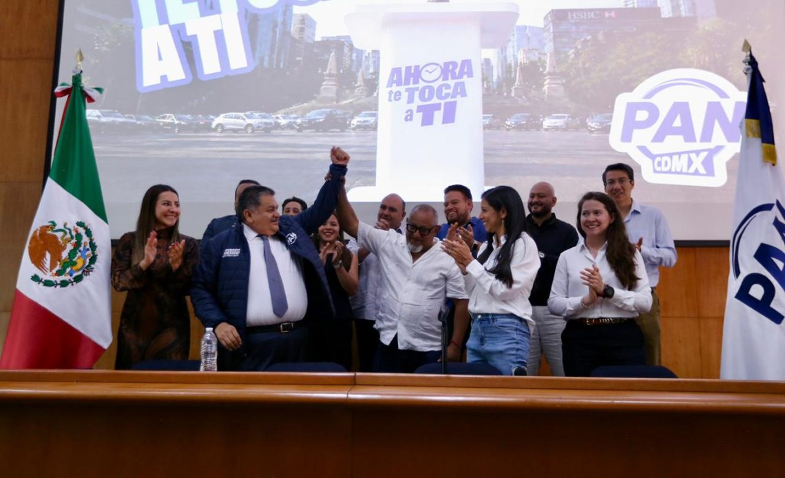 Alarcón dejó su militancia tricolor de 40 años molesto por el autoritarismo del presidente nacional, Alejandro (a) Alito Moreno, quien quiere imponer como candidata a la coordinadora de los diputados de su partido en el Congreso local, Tania Larios. FOTO: Especial