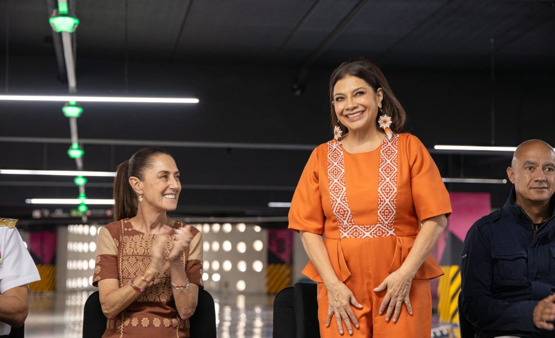 La Jefa de Gobierno, Clara Brugada Molina, afirmó que la remodelación integral del Aeropuerto Internacional de la Ciudad de México (AICM) representa una obra estratégica para fortalecer la conectividad, la competitividad y el desarrollo del país, al tratarse de la principal puerta de entrada de México al mundo y uno de los aeropuertos más importantes de América Latina. FOTOS: Especial