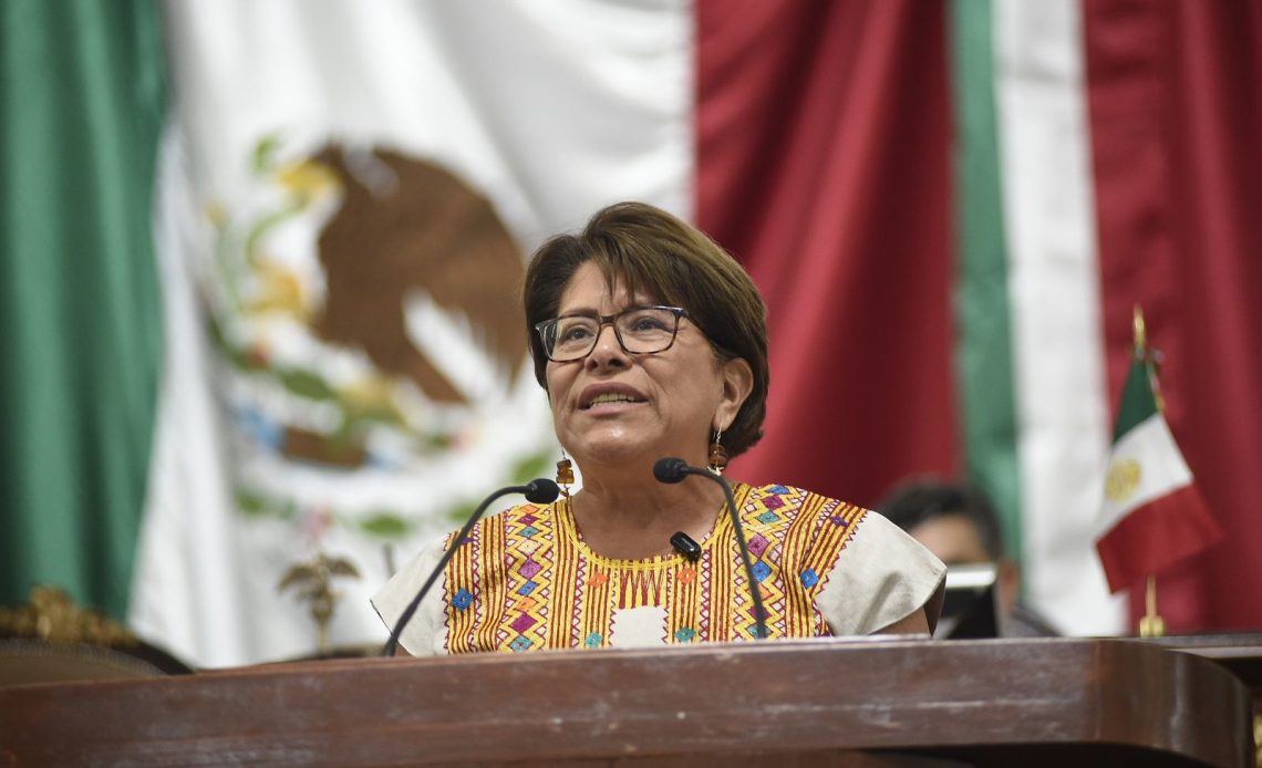 La diputada local de Morena, Martha Ávila, celebró la aprobación de la reforma Constitucional que va a impedir que un gobierno extranjero pueda intervenir en los procesos electorales de México y altere la voluntad popular. FOTO: Especial