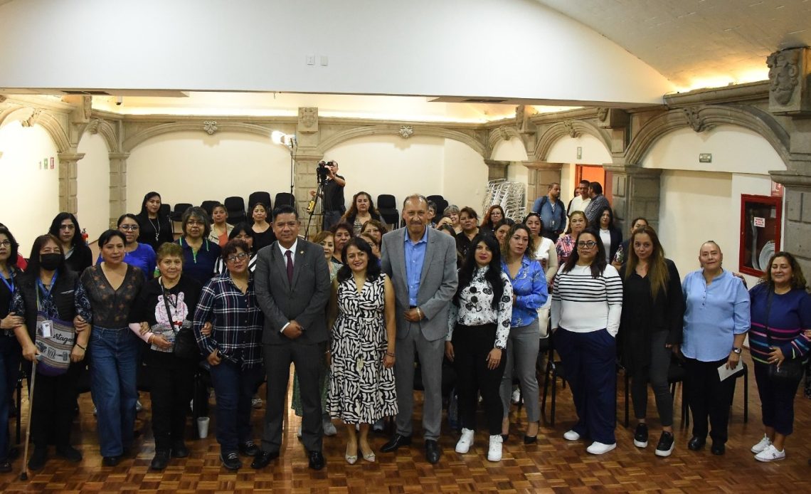 El “Curso de Formación Política para Mujeres Sindicalistas” se llevó a cabo en el Auditorio “Benito Juárez”, ubicado en el edificio “Zócalo” del Congreso local, y fue impartido por la activista y feminista Wendy Castalia.