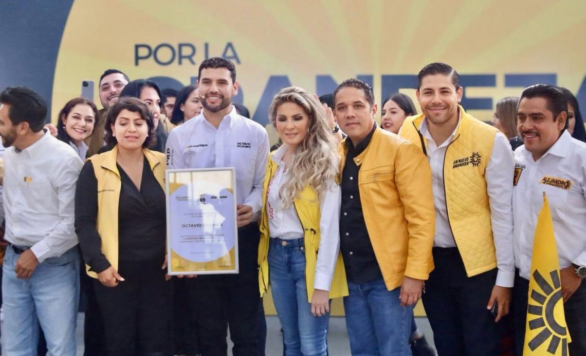 La presidenta del PRD Ciudad de México, Nora Arias participó este fin de semana en una importante reunión del Bloque Nacional del PRD, que aglutina a 10 dirigentes estatales. Fue en Michoacán, donde el presidente estatal, Octavio Ocampo Córdova se destapó para competir por la gubernatura de la entidad. FOTOS: Especial