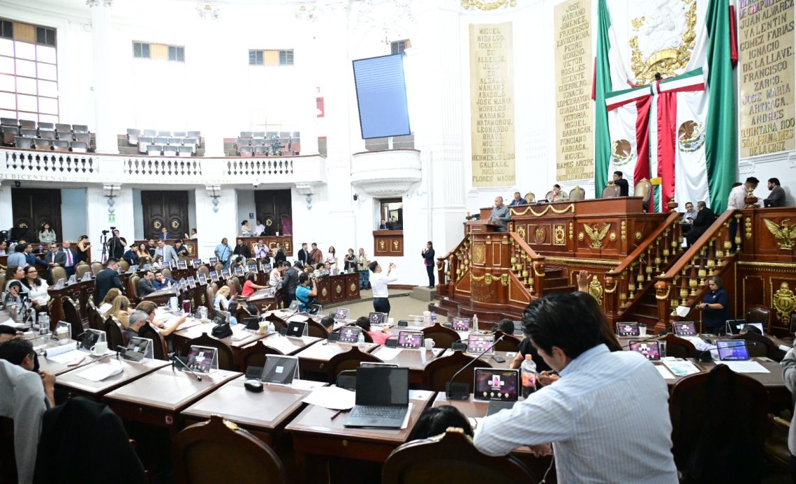 Desde los tiempos dorados del corporativismo priísta, los sindicatos aprendieron que la defensa de los trabajadores podía convivir perfectamente con los privilegios, las cuotas de poder y las canonjías administrativas. FOTO: Especial